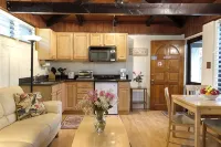Tradewind Bungalow, in Kailua on Oahu - Kitchens