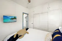 Luxury Beachside Gem + Walk to Beach + Ocean Views - balcony