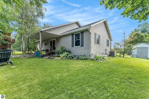 The Mesick Hideaway – 5BR/3BA Family Fun Spot w/ Lake, River & Hiking Trails