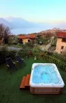 BELLAGIO LES ETOILES villa with garden, hot tube, lake view, bbq, private parking - บังกะโล