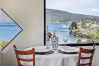 Quarry Hill Lookout ..... scenic views, luxurious amenities, relaxing atmosphere