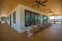 Luxurious Lakefront retreat with own private dock. - 4-Star