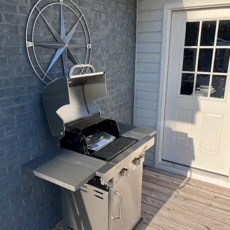 Charming 2-bedroom bungalow in Smithfield with AC, WiFi, washer and dryer