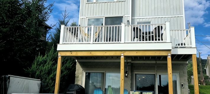 Lake Front Home w/ Hot Tub, Fire pit, yard, walk to Wisp Resort,Tubing Hill View Hotels in McHenry