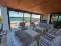 Beachfront estate home with private 70’ dock and 7500sq ft. of living space - 4つ星