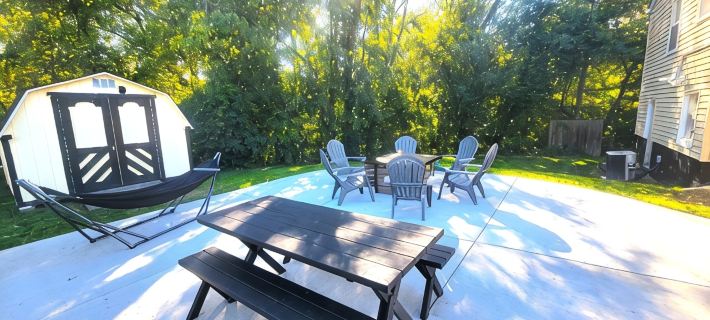 Beautiful, Cozy, and Spacious home- 3 mins from downtown Hotels in Lorain County
