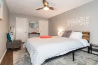 Charming 2-bedroom Suite with balcony overlooking the Lake in Fairport Harbor - Homestays