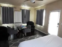 5-bedroom house in delightful Bastrop with fitness room, WiFi, AC