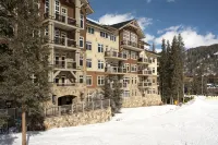 True Ski-in/Ski-Out Luxury at Lone Eagle – Highest 2Br on the Slope Side