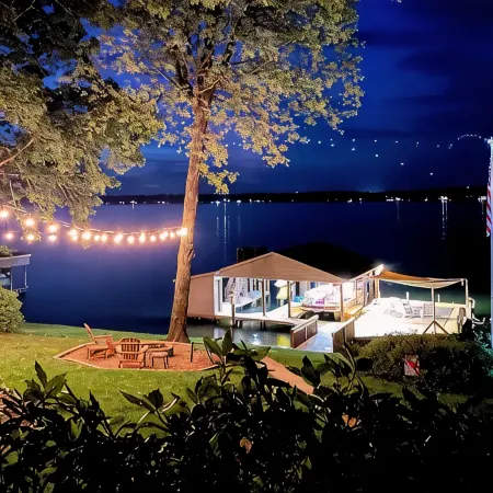 Spectacular - Main Lake Home - Huge Dock - Sleeps 18