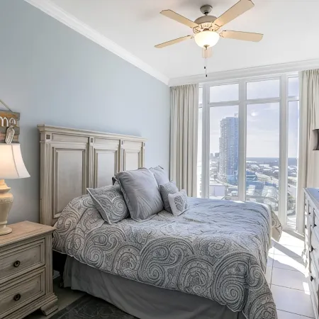 Luxury Direct Beachfront Walk to Restaurants  Waterslide-Lazy River-Splash Pad