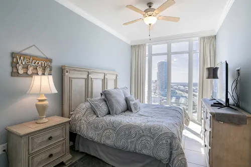 Luxury Direct Beachfront Walk to Restaurants  Waterslide-Lazy River-Splash Pad - Boutique