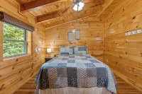 紅河峽谷湖畔度假小屋！四卧四衛，帶熱水浴缸