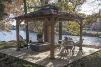 Waterfront Holiday Vacation Villa New England - 2 min from Ocean W/ fireplace - Homestays