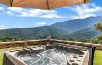 Redstone Mansion - Luxury Mountaintop Views of Pisgah National Forest - 5-Star