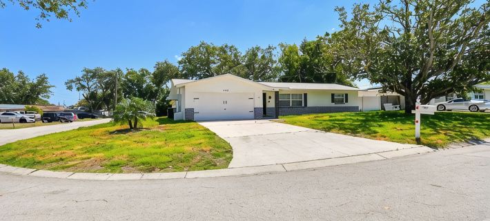 Stunning 3 BR Oasis with Waterfall Grotto by white sands of Clearwater Beach ラーゴのホテル