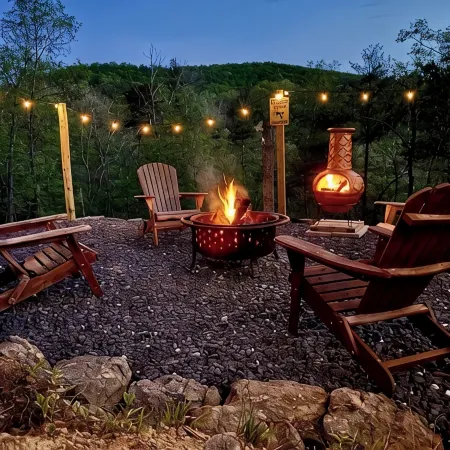 Mtn Views, Guests Rave:FamilyFriendly Cottage, GameRoom, Mins to Lake Laura