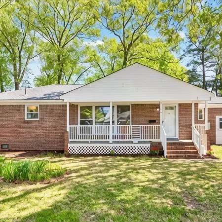 Cozy, Coastal 3-bedroom house in Norfolk!