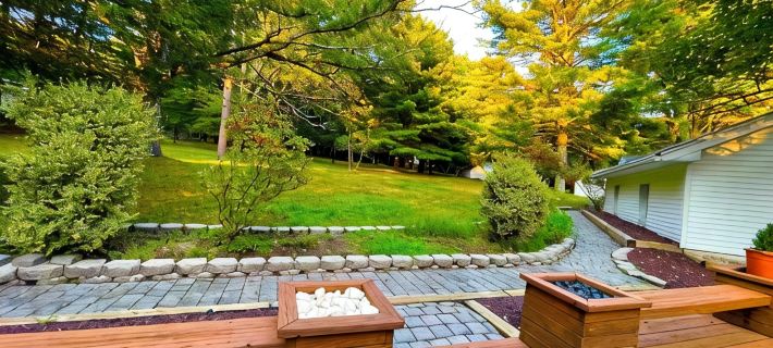 Beautiful property with hot spa and private swimming pool. Has king bed & more. Hotels in Pocono Township