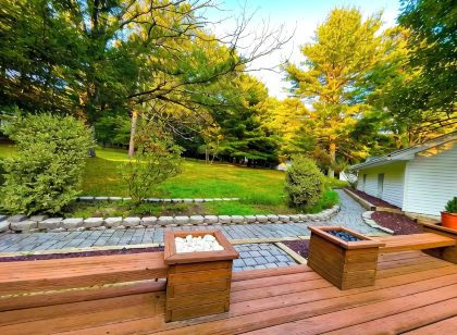 Beautiful property with hot spa and private swimming pool. Has king bed & more.