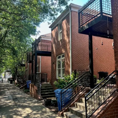 Cozy 2-bedroom Townhome with free parking in charming Downtown Chattanooga