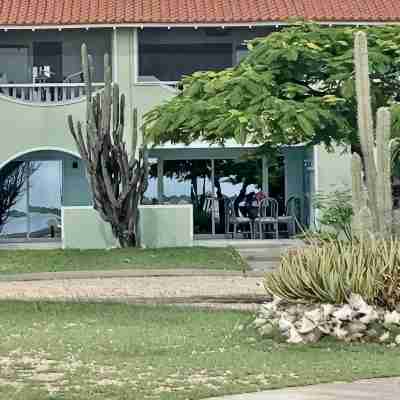 NEWLY RENOVATED Ocean Front 2 bedroom/ 2 bath, pristine water, divers paradise. Hotel Exterior