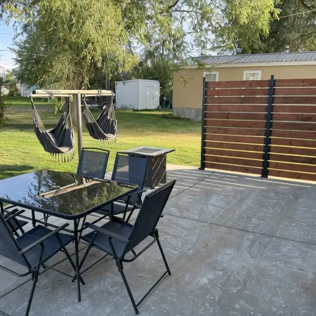 Starry Knight Retreat - spacious 4-bedroom house in charming Ririe with AC, WiFi