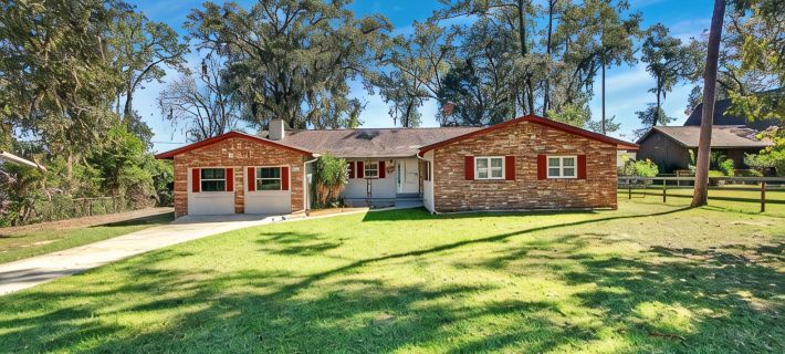 Ocala Oasis 4BR w/Pool/Cabana/GameRoom/MiniGolf Hotels in Ocala