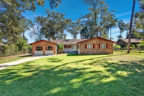 Ocala Oasis 4BR w/Pool/Cabana/GameRoom/MiniGolf - 4 ดาว