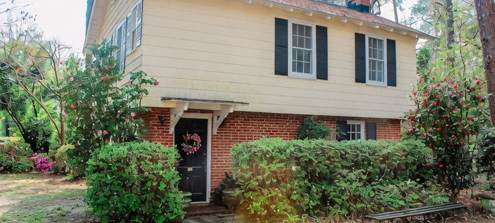 The Fabled Blue-Remodeled Guest Cottage on The Hill Hotels in Augusta