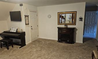 EXCLUSIVE LARGE 2 BEDROOM SUITE W/THEATER ROOM + KITCHEN
