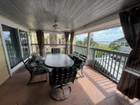 Florida Beachfront Bliss just steps from the Sand - 3 stjerner