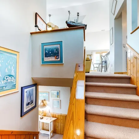 Semi Oceanfront 5 bedroom dog friendly cottage 10 feet to beach access