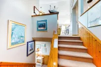 Semi Oceanfront 5 bedroom dog friendly cottage 10 feet to beach access