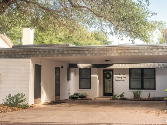 Perfect blend of style and serenity in this 3-br, 2-bath bungalow guest house.
