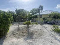 Big Yellow House with Deep Water Dock with Power, and Tesla Backup Power. - Homestay