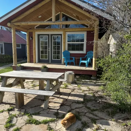 Downtown Cozy Red Cabin