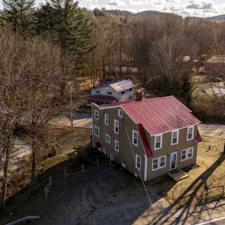 The Lodge House - Centrally Located Cheerful 5BR - Minutes to Gore! Отели в г. Джонсберг
