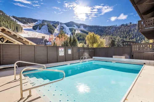 Beautiful Edelweiss Condo steps from Warm Springs Lodge - Pools