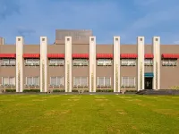 J P HOTEL AND WEDDING SQUARE Hotele w: Pilibhit