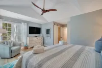 Luxurious Shipyard Evian Condo 196, with Close Access to Beach, Golf and Pool. - Villas