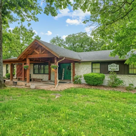 Private Pickleball Court, Sauna, Hot Tub, Heart of Branson, Sleeps 13!