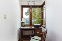 Incredible Mountain Views - Modern Four Bedroom Home - Five Minute Walk to Slope - Mountain view