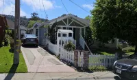 San Francisco Suburb French farmhouse - great location - 2-Star