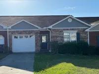 Stylish & Spacious Townhouse • Near Fort Rucker – Cozy, Clean & Convenient Stay فنادق في إنتربرايز