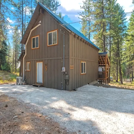 Newly owned Cabin w/ private hot tub, A/C & covered deck - Dog Friendly!