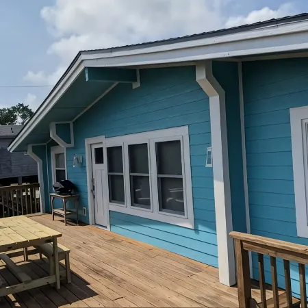 Finlandia: 3BR Avon cottage. Dog-friendly - steps from pristine beach!