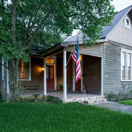 Downtown, Free wine, Courtyard, Porches, 1885, Keyless, Private