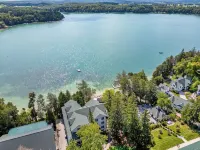 Waterfront Condo, Private Beach, Outdoor Pool & Hot Tub & Walkable to Downtown - Homestays