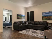 Upscale 2 Bed/2.5 Bath w/Lighted Pickleball Court&Fiber Internet Near the Dragon - con encanto